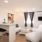 Barone شقة شيبينيك